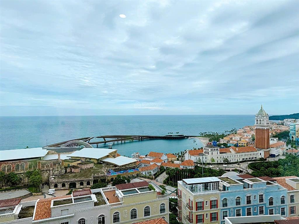 Căn hộ biển view pháo hoa phú quốc  giá tốt  có dòng tiền ngay