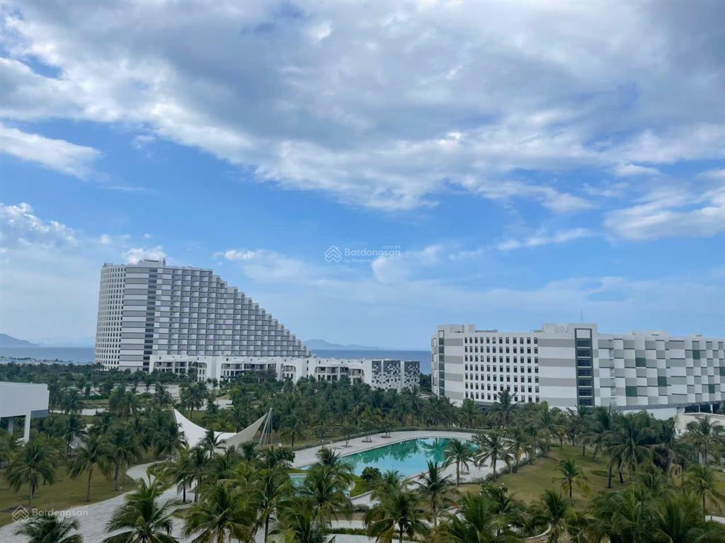 Bán gấp căn hộ the arena, tòa wind a view trực diện biển, giá 960tr full nội thất.  0981 192 ***
