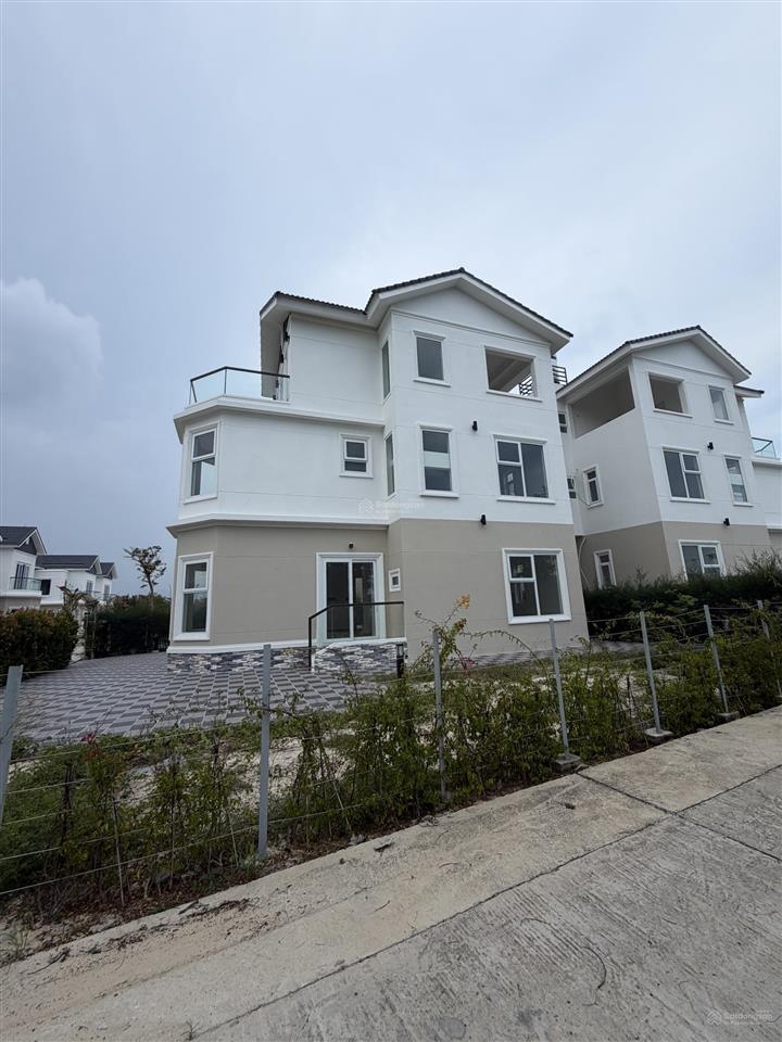 Chính chủ cần tiền bán gấp biệt thự đơn lập mhdi 300m2, sở hữu lâu dài, gần biển, đầm. giá 11 tỷ