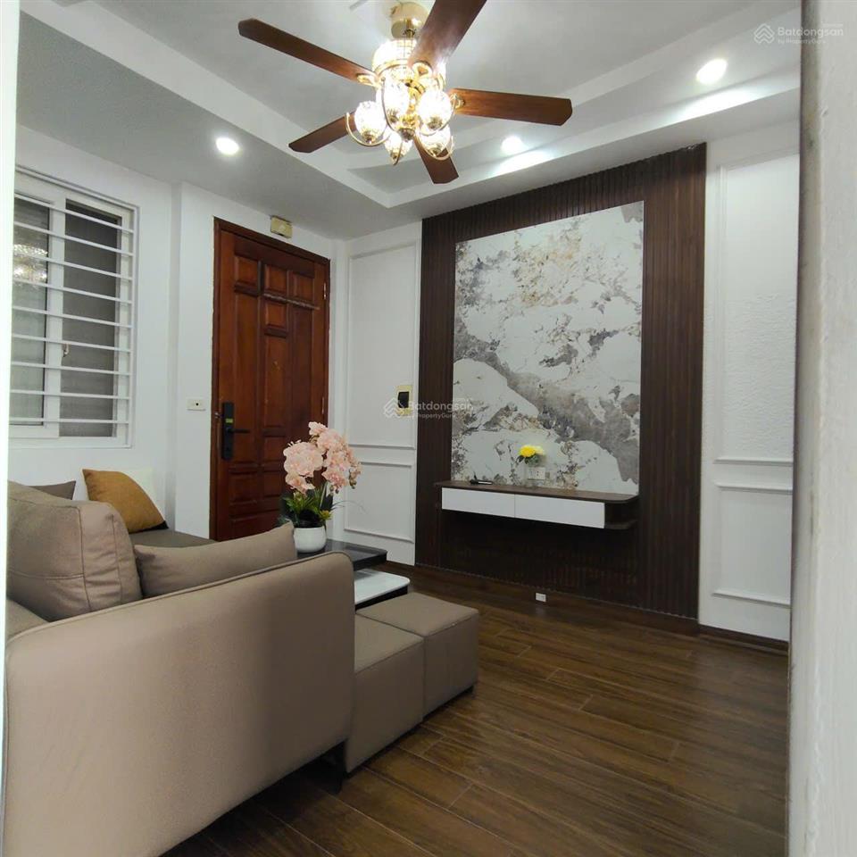 Cho thuê căn hộ 2n1k nguyễn khánh toàn cầu giấy 9,8 triệu