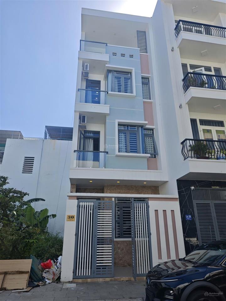 Nhân  nhà 4 tầng khu tái định cư vcn phước long