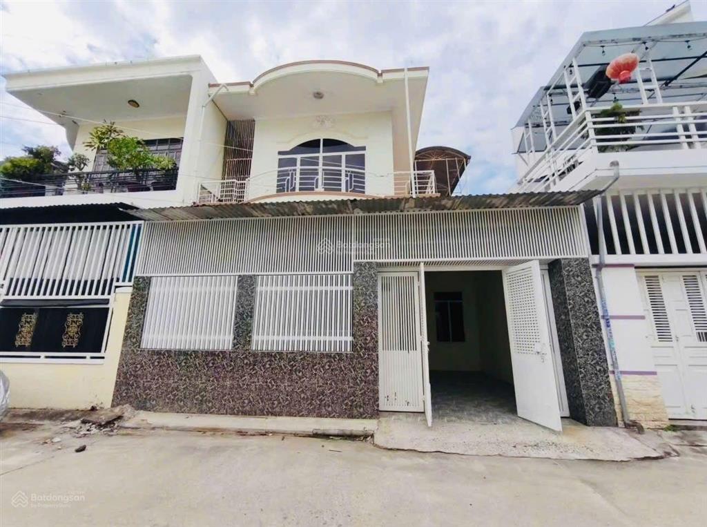 Nhân  nhà 2 tầng 8m ngang đường ngô đến