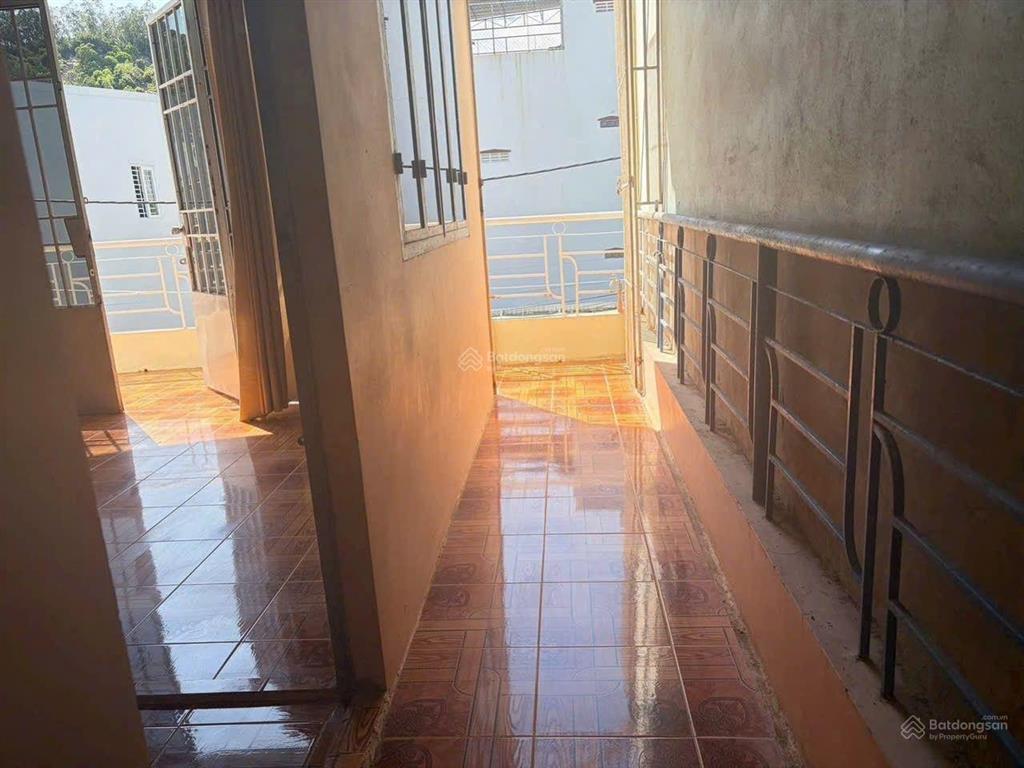 Nhân  nhà 2 tầng 8m ngang đường ngô đến