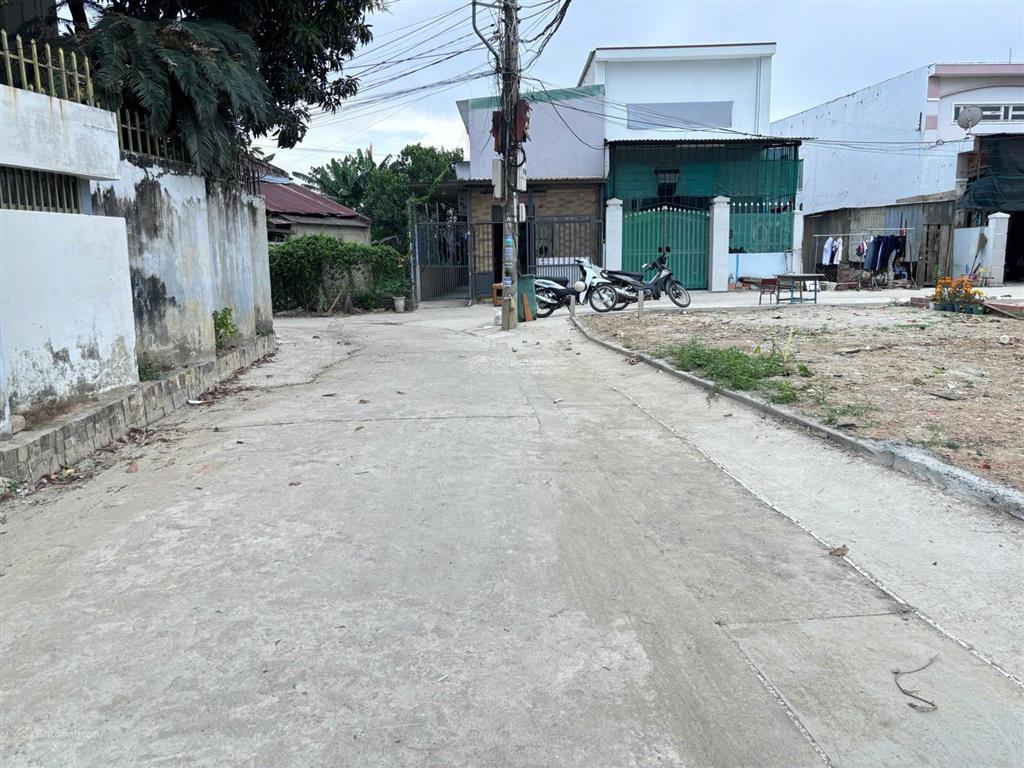 Nhân  lô hẻm ngay cầu bè. xây dựng tự do