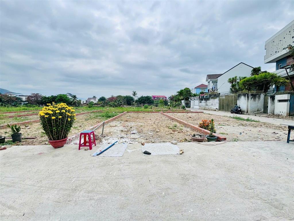 Nhân  lô hẻm ngay cầu bè. xây dựng tự do