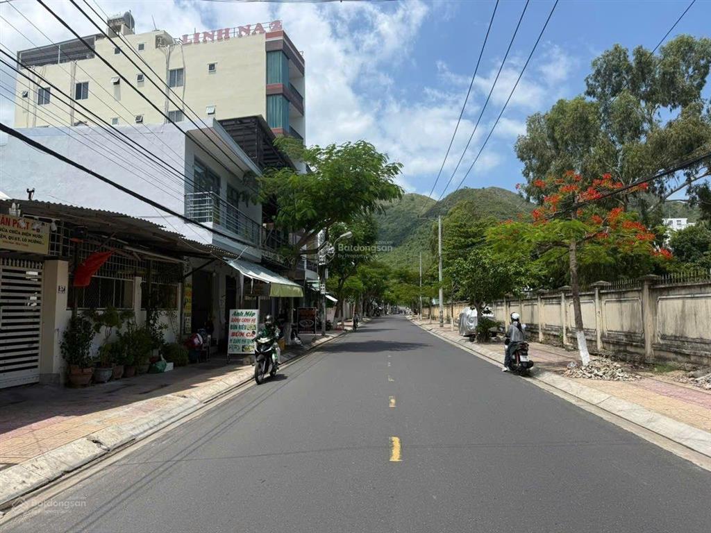 Nhân  đất xây căn hộ, khách sạn đường quảng đức cách biển chỉ 1km