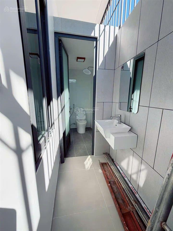Nhân  nhà 2 tầng mới xây mặt đường võ dõng cách 23/10 chỉ 150m.