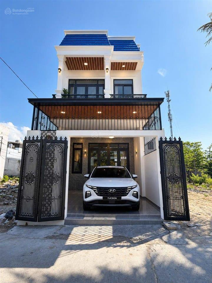 Nhân  nhà 2 tầng mới xây mặt đường võ dõng cách 23/10 chỉ 150m.
