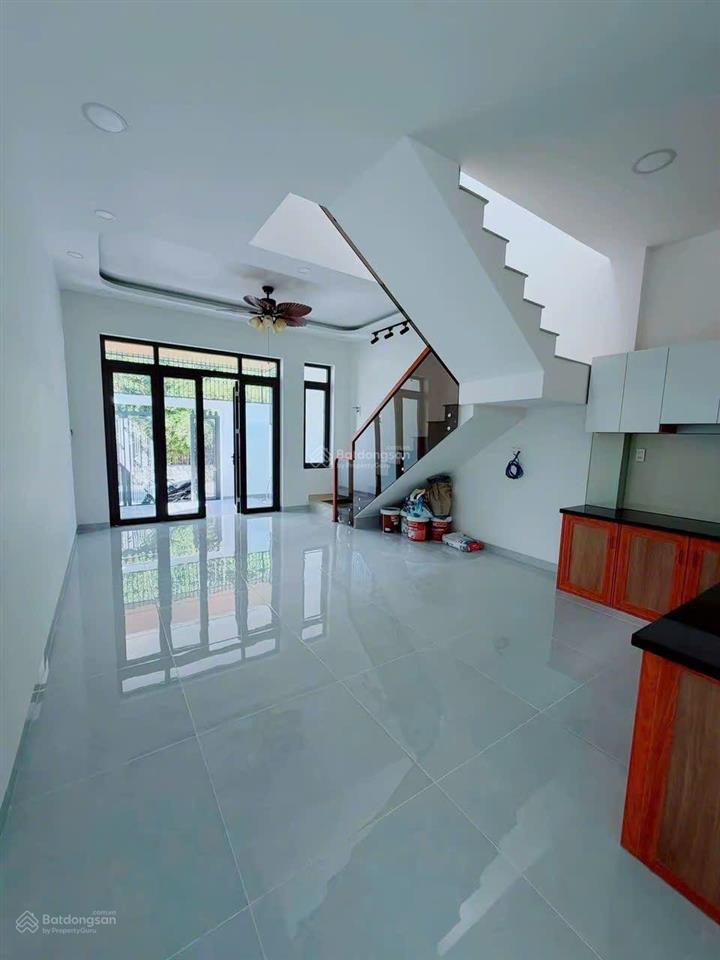 Nhân  nhà 2 tầng mới xây mặt đường võ dõng cách 23/10 chỉ 150m.