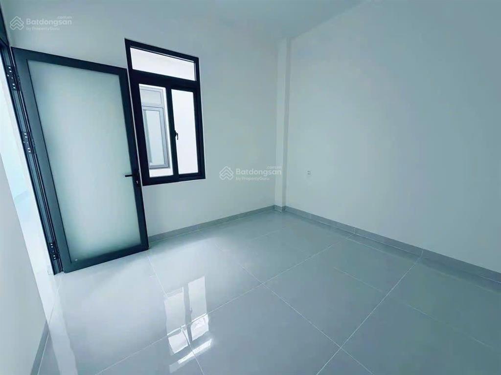 Nhân  nhà 2 tầng mới xây mặt đường võ dõng cách 23/10 chỉ 150m.