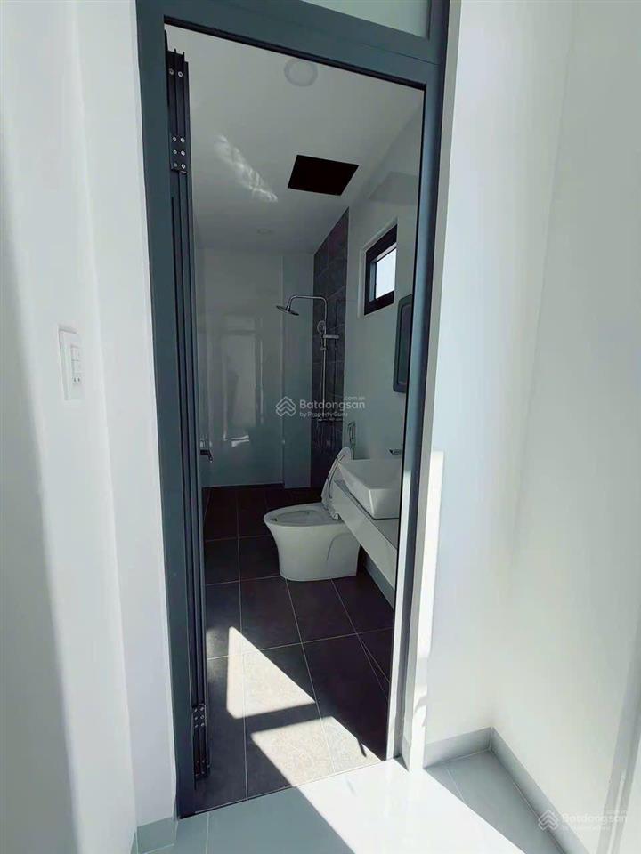 Nhân  nhà 2 tầng mới xây mặt đường võ dõng cách 23/10 chỉ 150m.