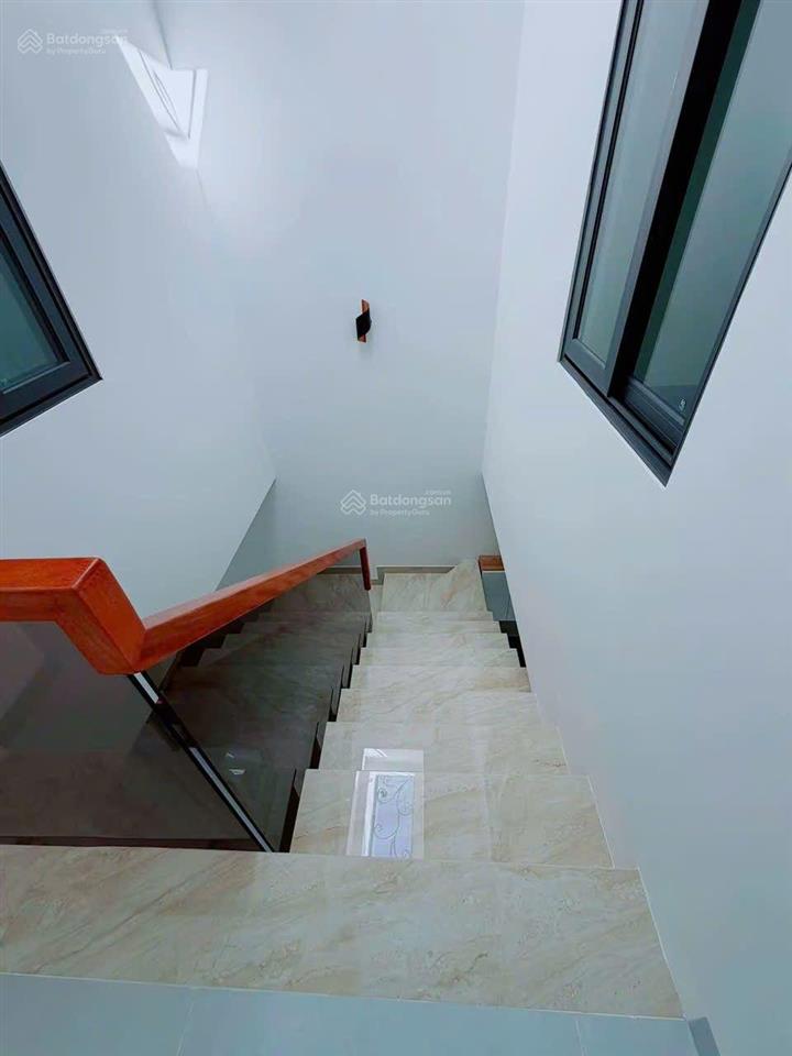 Nhân  nhà 2 tầng mới xây mặt đường võ dõng cách 23/10 chỉ 150m.