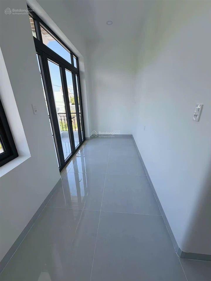 Nhân  nhà 2 tầng mới xây mặt đường võ dõng cách 23/10 chỉ 150m.