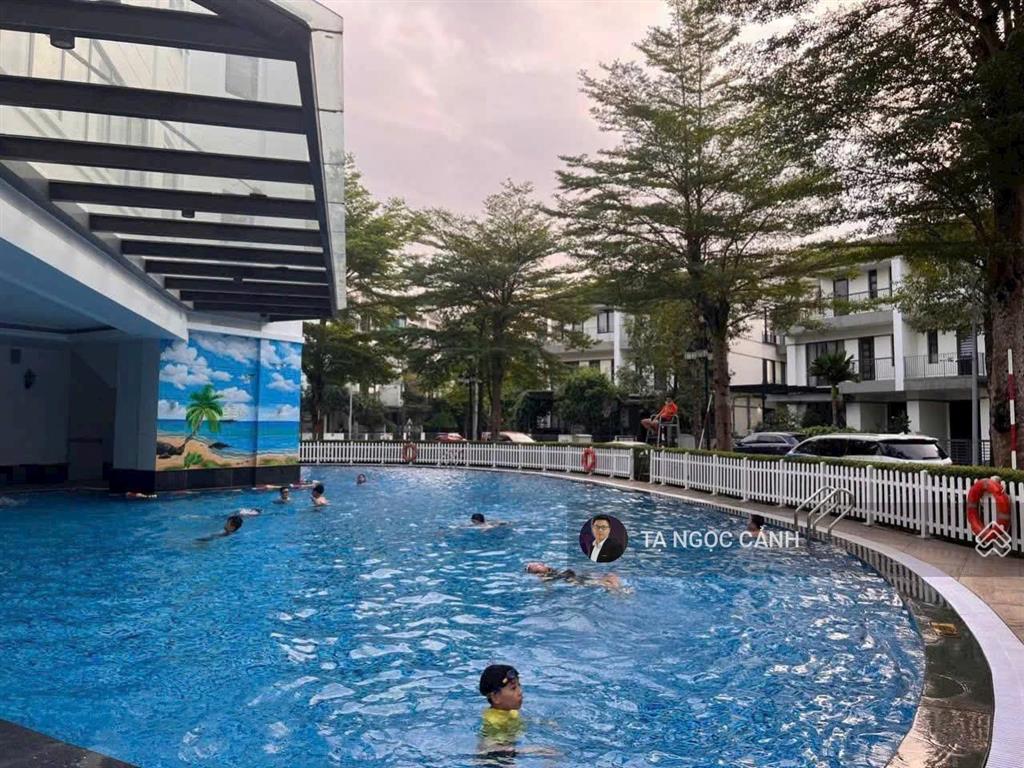 Bán nhà vuờn hoàn thiện mới, sân vuờn, hồ cá 50m2. giá mềm