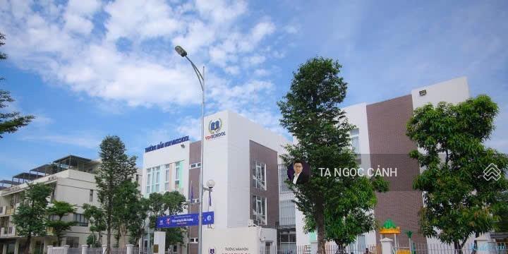 Bán nhà vuờn hoàn thiện mới, sân vuờn, hồ cá 50m2. giá mềm