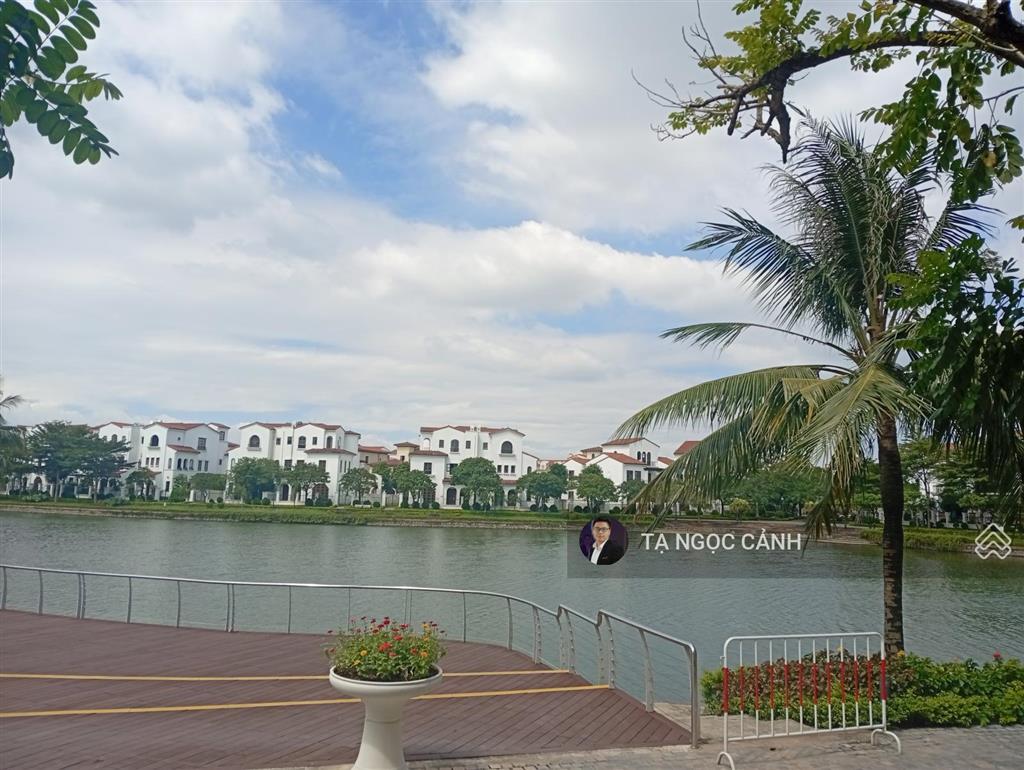 Cho thuê bt mặt hồ full nội thất 250m2, 25 triệu