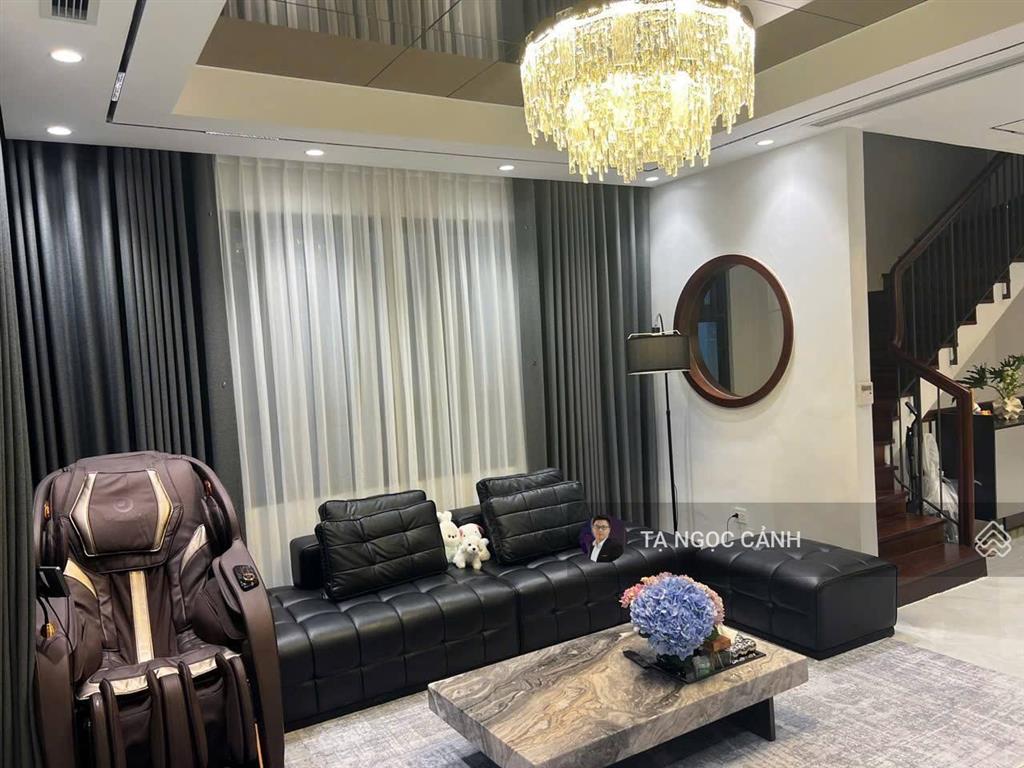 Bán nhanh căn liền kề full nội thất đẹp, giá chỉ nhỉnh 2x tỷ