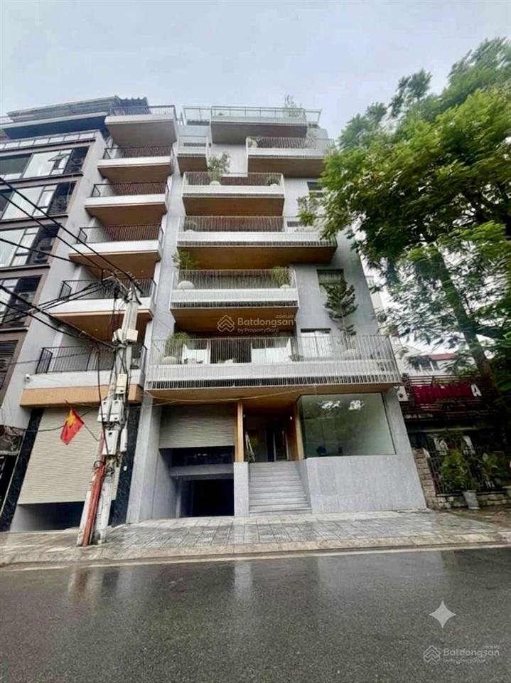 Bán nhà mặt phố quảng khánhxuân diệu. view hồ, vỉa hè. dòng tiền 4 tỷ/năm. có dư địa tăng trưởng