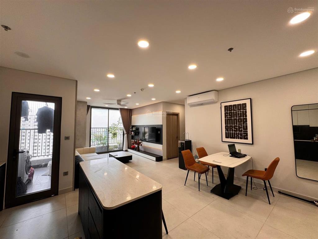 Nhỉnh hơn 6 tỷ căn 2 ngủ 89m2 tại khai sơn city nội thất đẹp lung linh như hình ảnh.