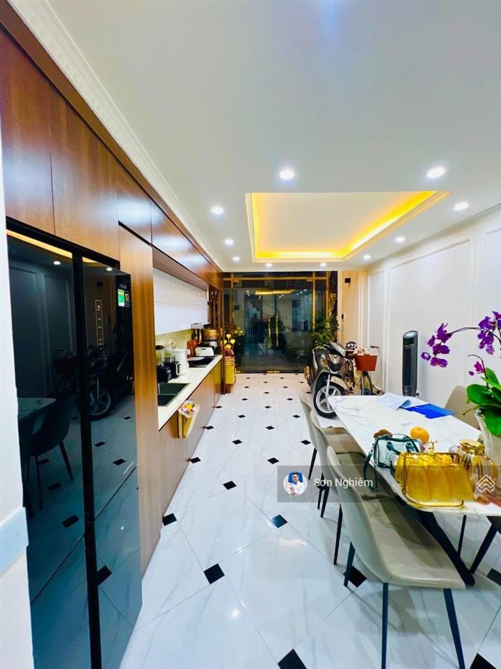 Bán nhà 6 tầng, 39m2 x 6 tầng ngay ngã tư sở nhỉnh 11 tỷ