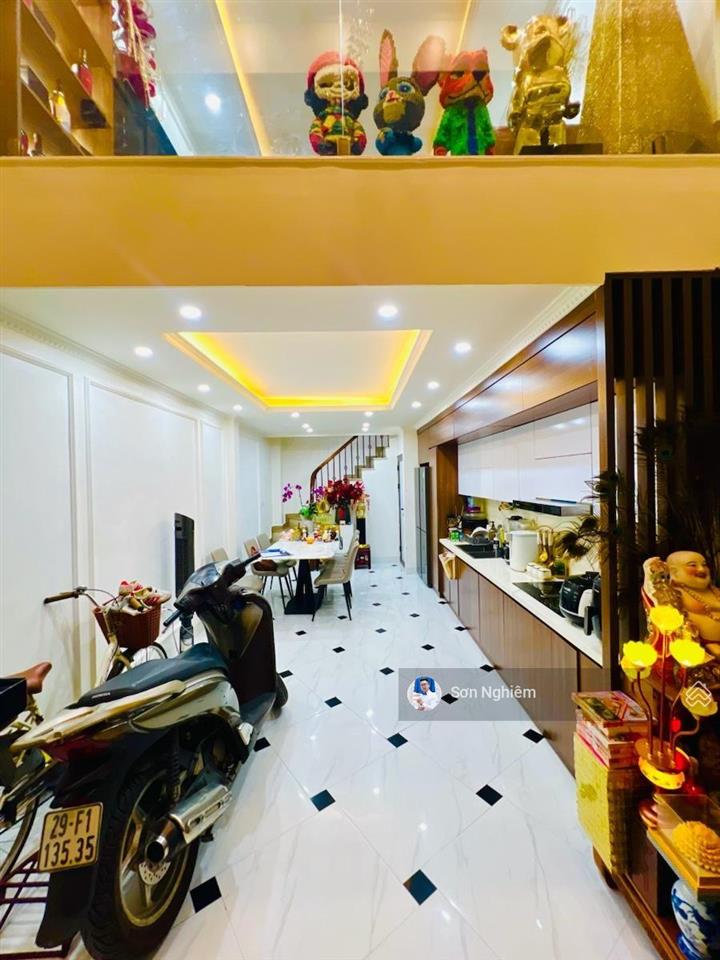 Bán nhà 6 tầng, 39m2 x 6 tầng ngay ngã tư sở nhỉnh 11 tỷ