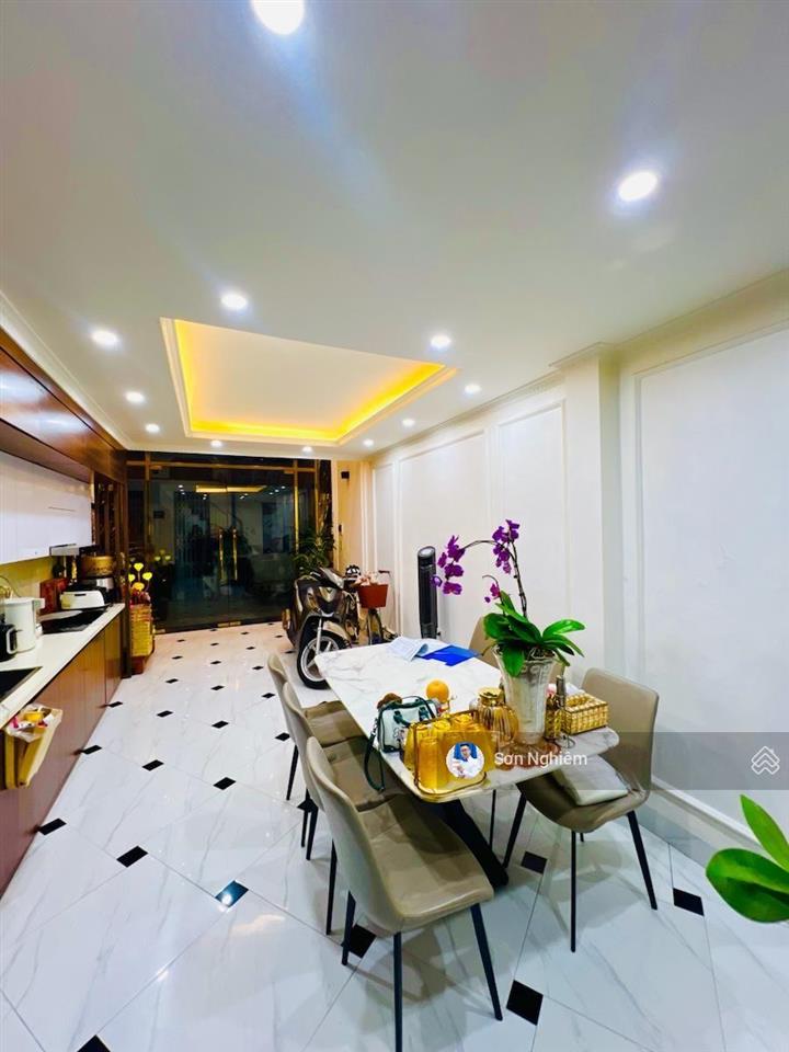 Bán nhà 6 tầng, 39m2 x 6 tầng ngay ngã tư sở nhỉnh 11 tỷ