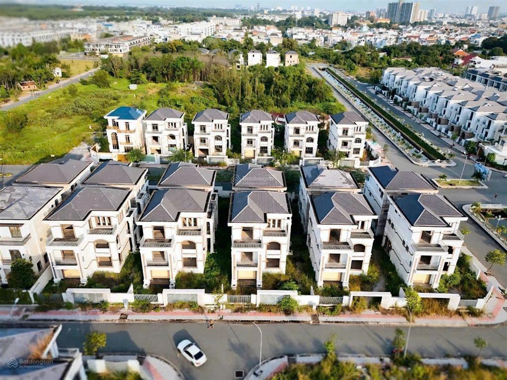 Biệt thự thô đơn lập bửu long trấn biên  đường nhựa nội khu rộng rãi, vỉa hè, dt 300m2, dts 315m2