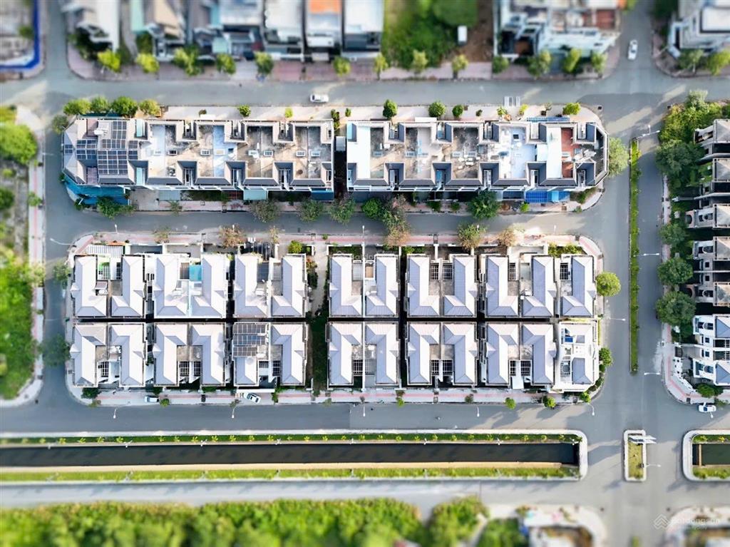 Biệt thự thô đơn lập bửu long trấn biên  đường nhựa nội khu rộng rãi, vỉa hè, dt 300m2, dts 315m2