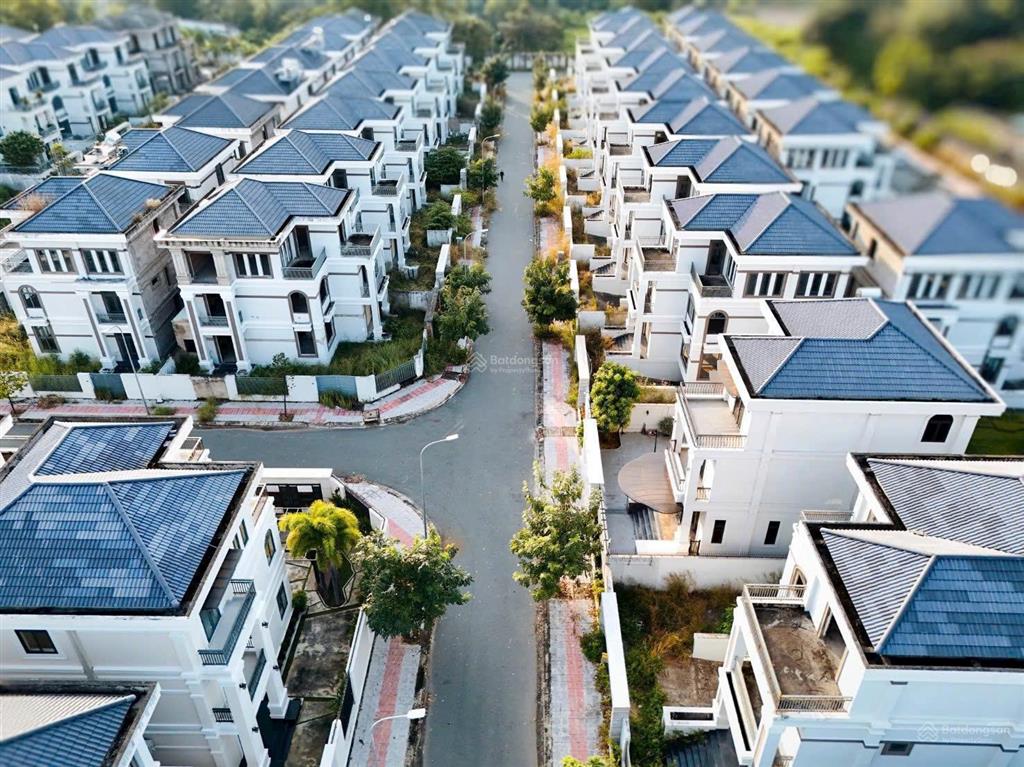 Biệt thự thô đơn lập bửu long trấn biên  đường nhựa nội khu rộng rãi, vỉa hè, dt 300m2, dts 315m2
