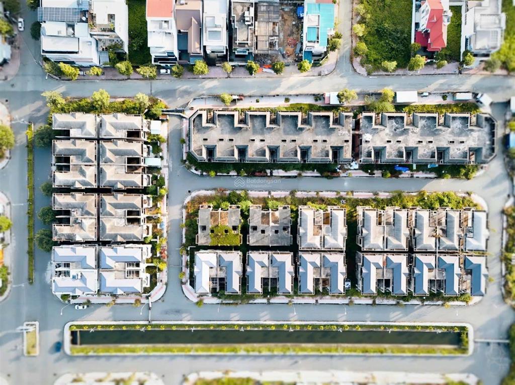 Biệt thự thô đơn lập bửu long trấn biên  đường nhựa nội khu rộng rãi, vỉa hè, dt 300m2, dts 315m2