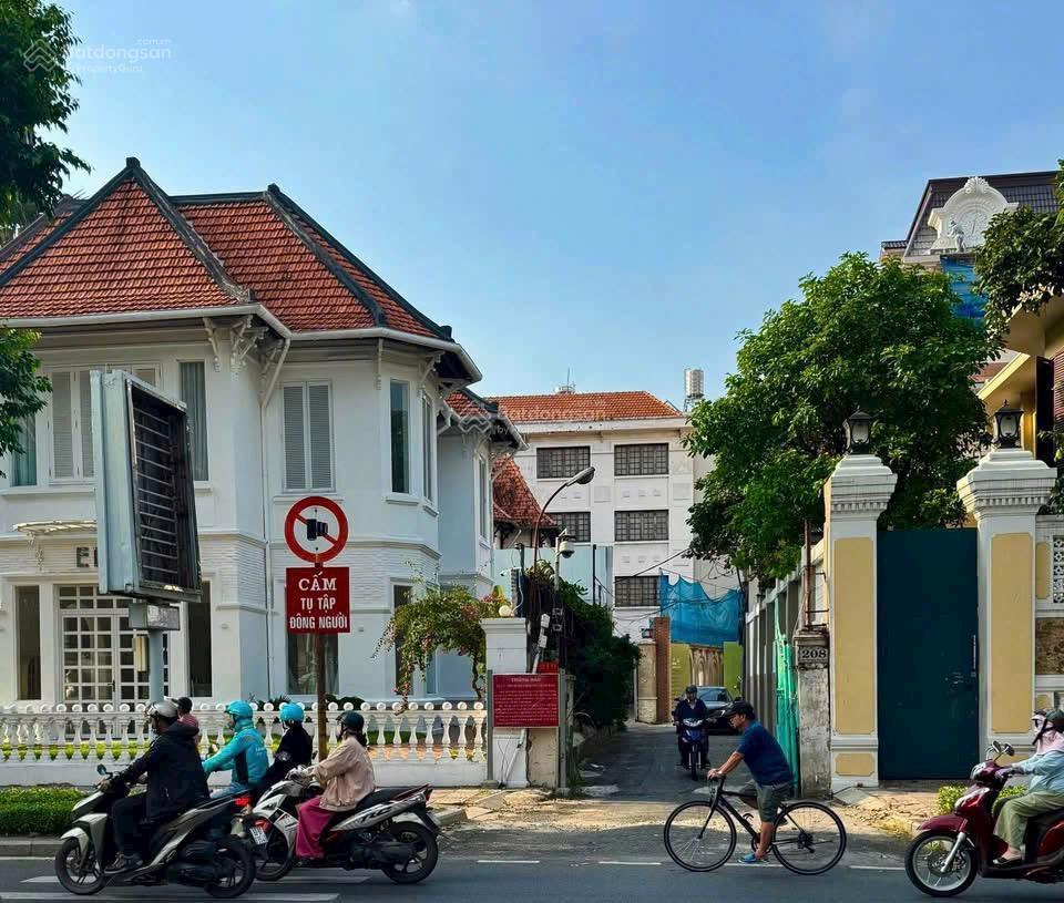Biệt thự góc 2 mặt tiền võ thị sáu, quận 3 212 võ thị sáu, p. võ thị sáu, q.3, tp. hcm