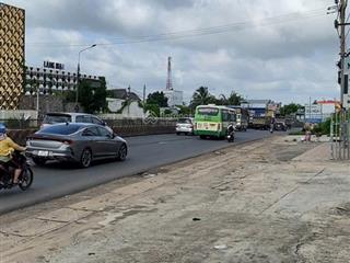 Cần bán showroom, xưởng 500m2, dt đất 1720m2 có 745m2 thổ cư, 22m ngang mt quốc lộ