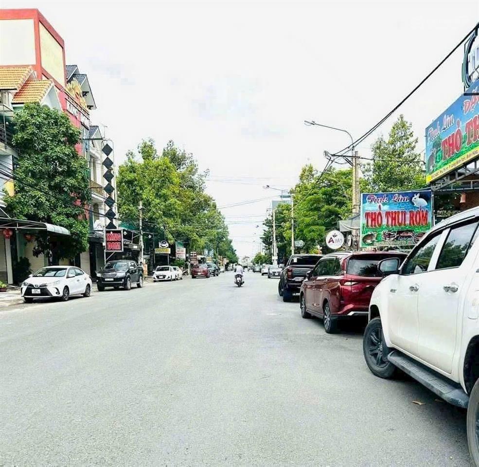Bán đất tặng nhà cấp 4 đường b4 khu dân cư phú thịnh ngay cổng 11 khu buôn bán sầm uất 103.5m2