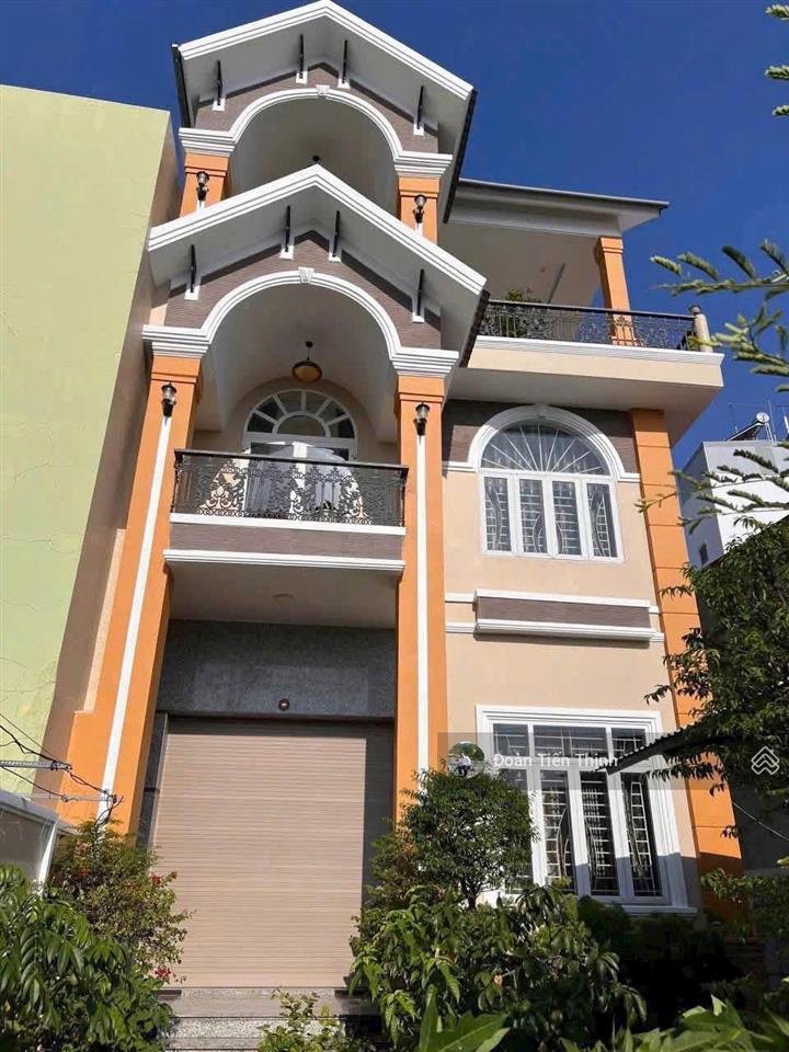 Cho thuê nguyên căn biệt thự 1 trệt 2 lầu full nội thất cơ bản tại khu trung tâm phường thống nhất