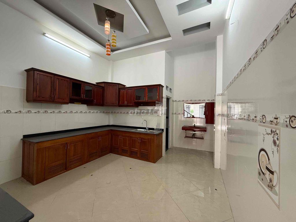 NHÀ 2 LẦU NGAY CHỢ CẦU ĐỒNG NGÃ TƯ GA