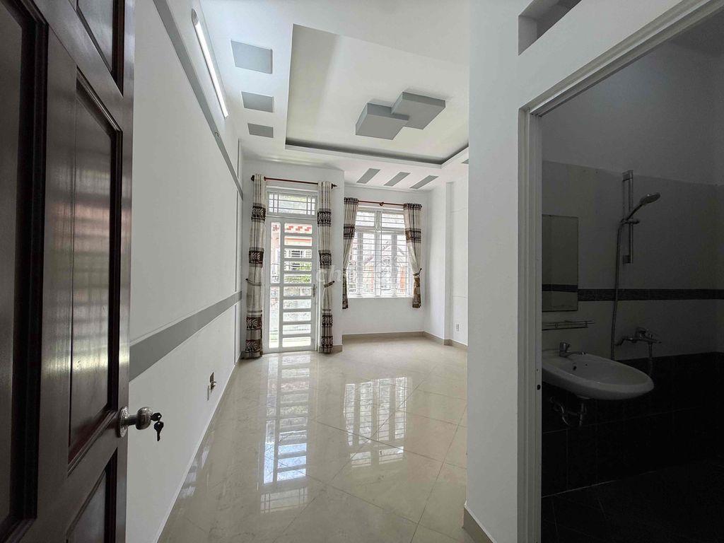 NHÀ 2 LẦU NGAY CHỢ CẦU ĐỒNG NGÃ TƯ GA