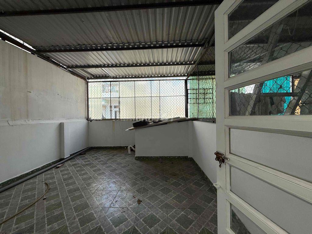 NHÀ 2 LẦU NGAY CHỢ CẦU ĐỒNG NGÃ TƯ GA