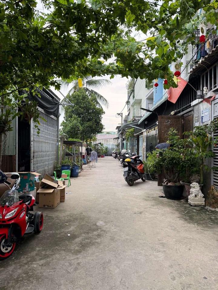 ĐẤT  đường Thạnh Lộc 29 và 100 m xe hơi đậu cửa