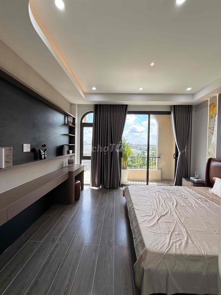 NHÀ PHỐ CÓ THANG MÁY. 6 phòng ngủ , hơn 70m thổ cư