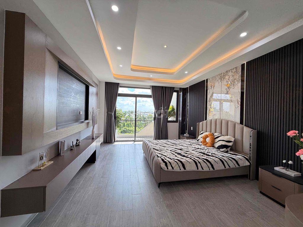 NHÀ PHỐ CÓ THANG MÁY 82M THỔ CƯ 347 M SÀN