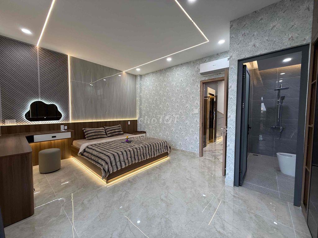 NGANG 5 M RƯỠI CÓ THANG MÁY, ĐẲNG CẤP LUCXURY