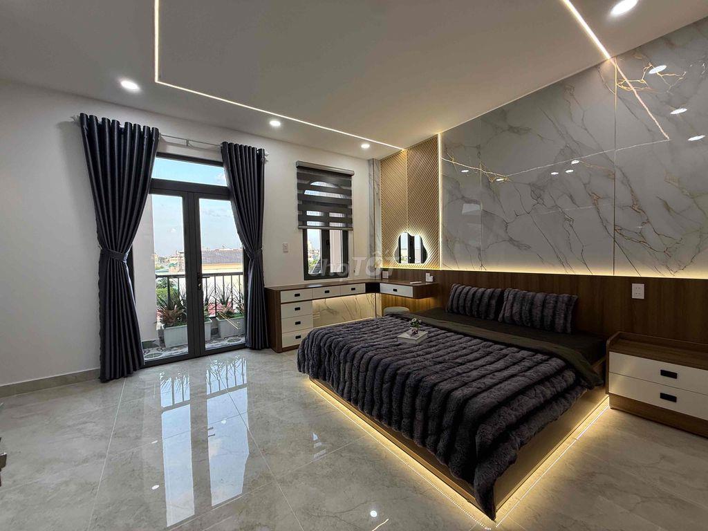 NGANG 5 M RƯỠI CÓ THANG MÁY, ĐẲNG CẤP LUCXURY