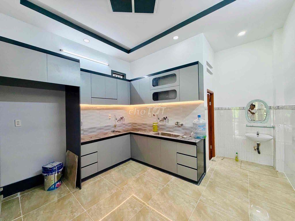 NHÀ 2 lầu đường thông xe hơi TX33 phường Thạnh Xuân quận 12