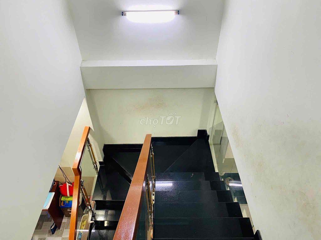 4ty 130 tr . nhà mặt tiền đường thông xe hơi gần chợ Minh Phát TX 21