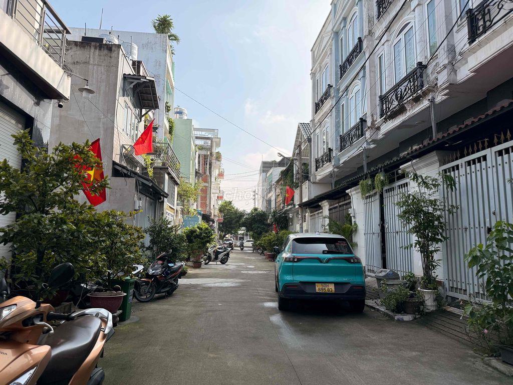 NHÀ 2 LẦU NGAY CHỢ CẦU ĐỒNG NGÃ TƯ GA