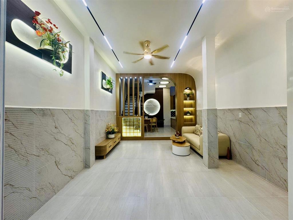 Quận 11, nhà lãnh binh thăng, gần 3/2, hẻm xe tải 8m, nhà mới đẹp có nội thất, sổ vuông vức đẹp