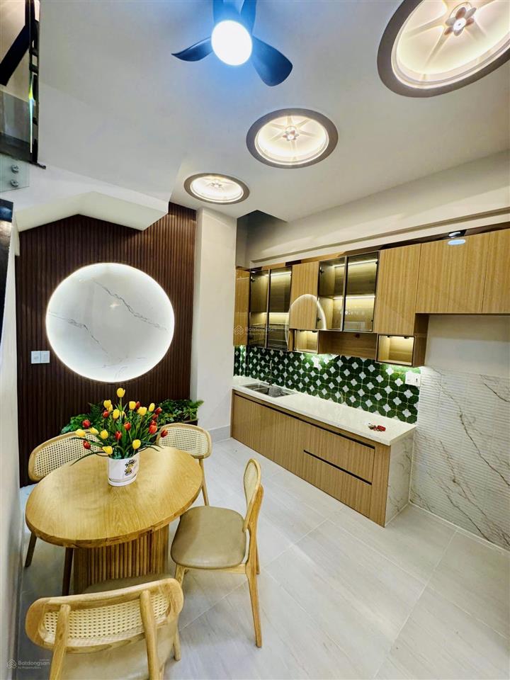 Quận 11, nhà lãnh binh thăng, gần 3/2, hẻm xe tải 8m, nhà mới đẹp có nội thất, sổ vuông vức đẹp