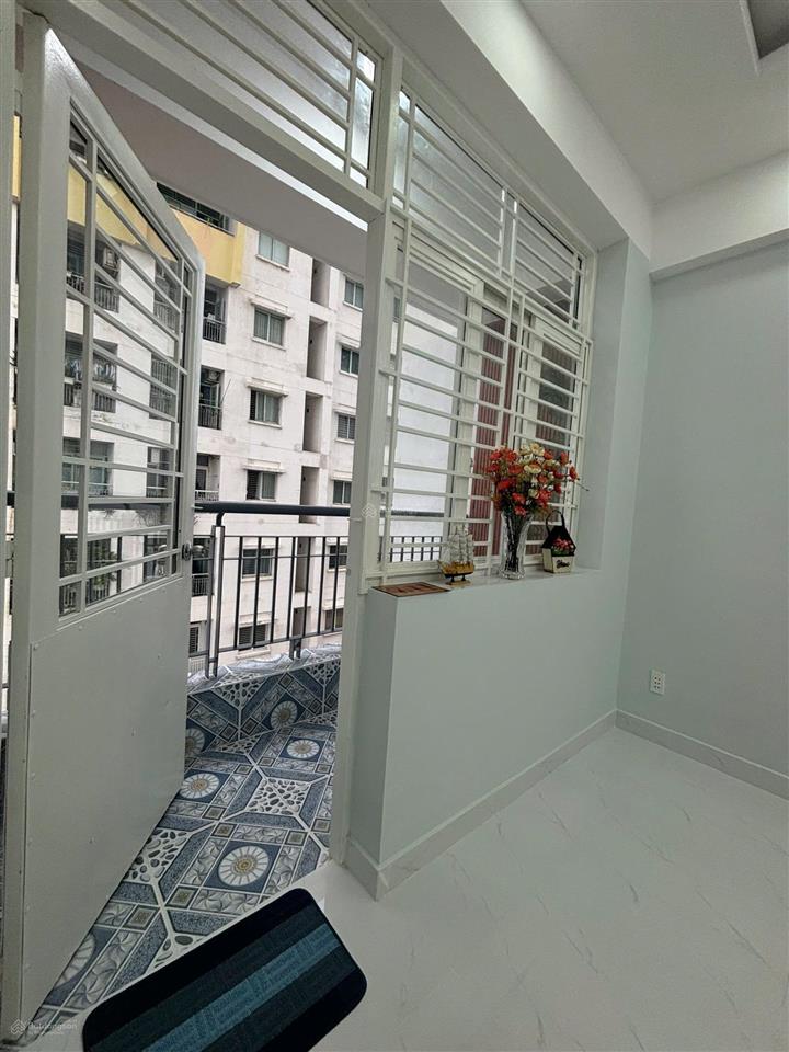 Chung cư phú thọ, quận 11, có sổ hồng, ngay vòng xoay lê đại hành, tầng trung đẹp
