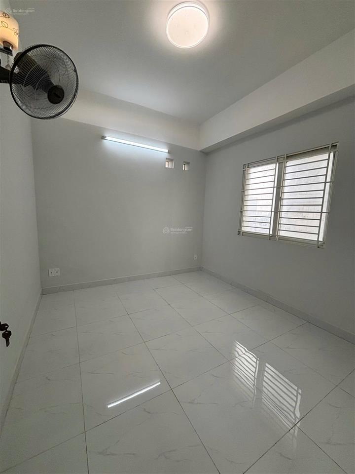 Chung cư phú thọ, quận 11, có sổ hồng, ngay vòng xoay lê đại hành, tầng trung đẹp