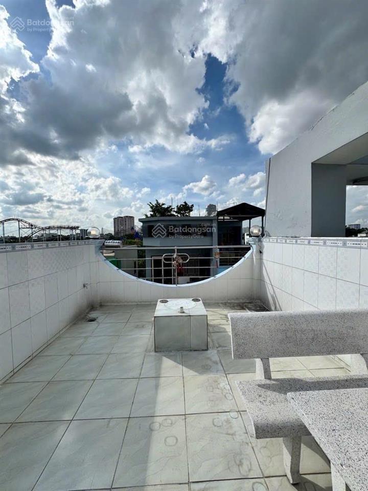 Quận 11, nhà lạc long quân, p3, đường xe tải thông, nhà mới, nhỏ nhỏ mà kinh doanh được, giá tốt